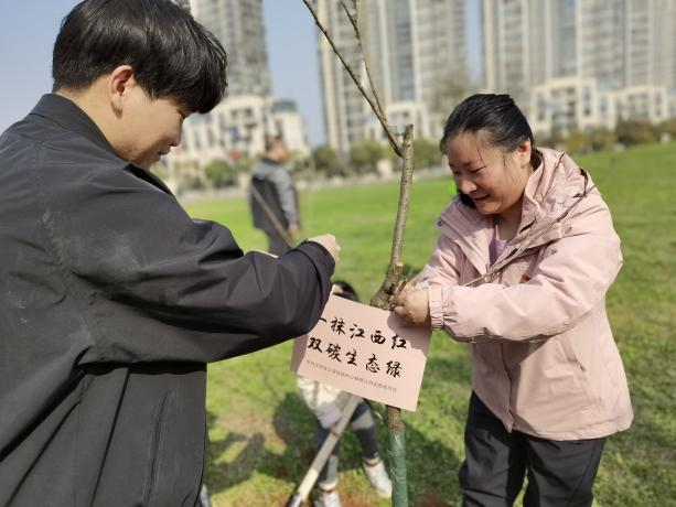 安博电子官方网站党支部开展“党建引领生态美，绿润南昌景更新”主题党日活动