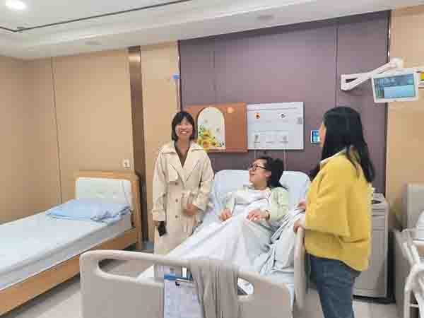 安博电子官方网站工会走访慰问生育女员工